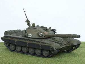ZVEZDA T-72 B BATTLE TANK