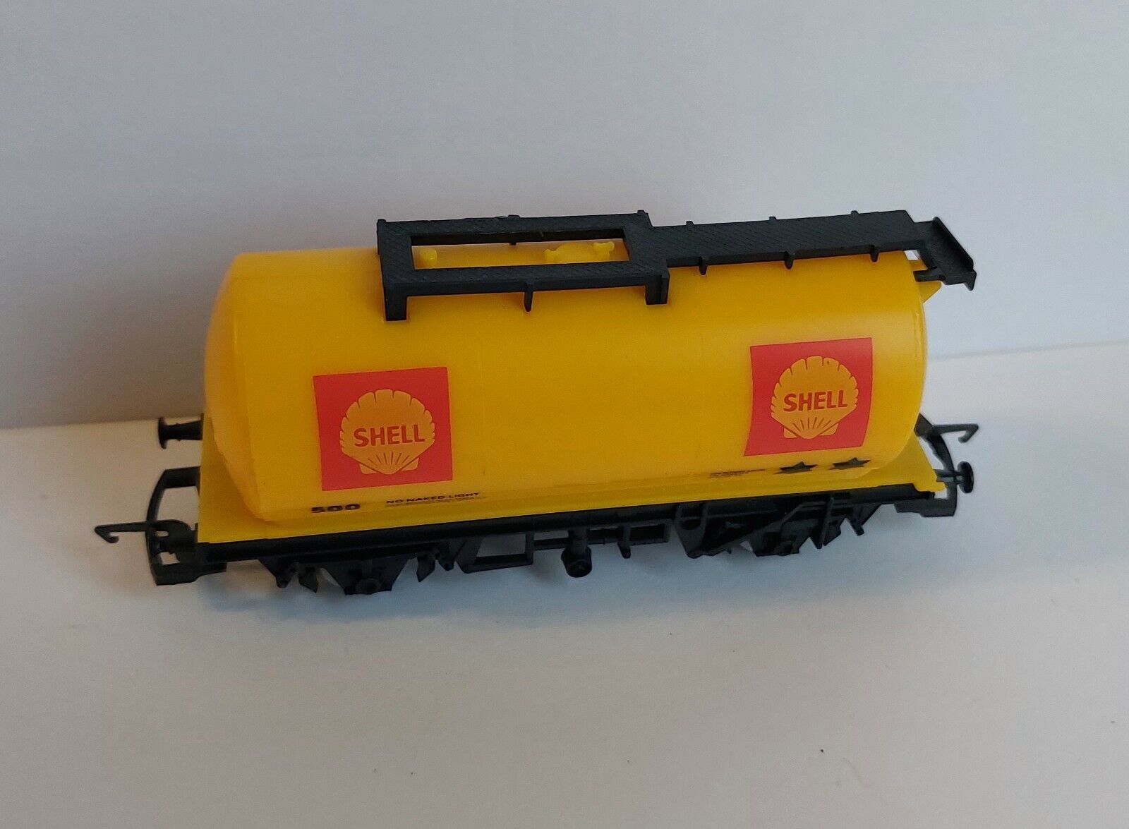 Hornby Railways Oo Gauge Shell Tank Wagon. R132 -Quality Pre Owned