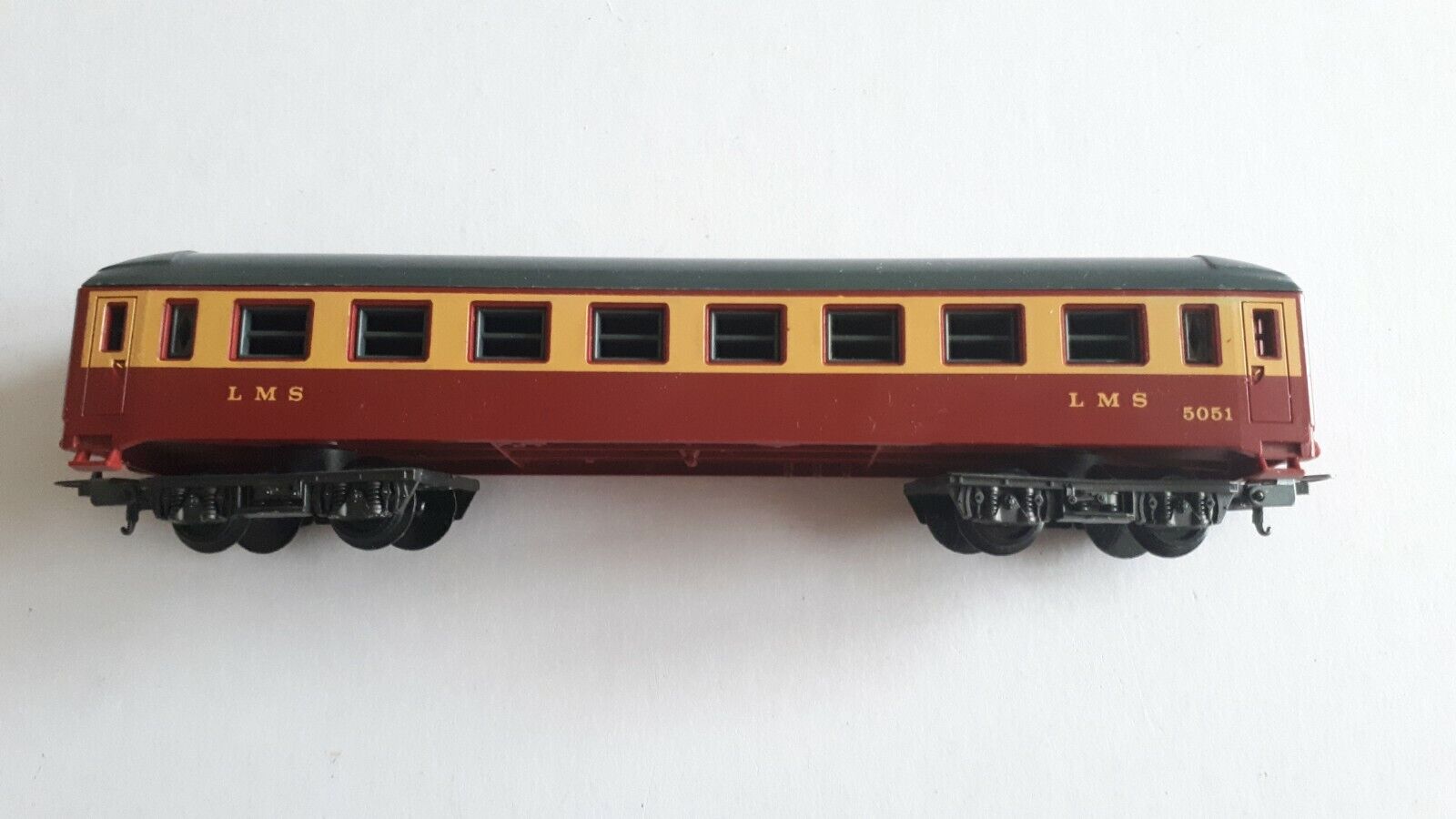 Lima Italy Oo Gauge Lms 5051 Model Railway Train Carriages - Quality Pre Owned