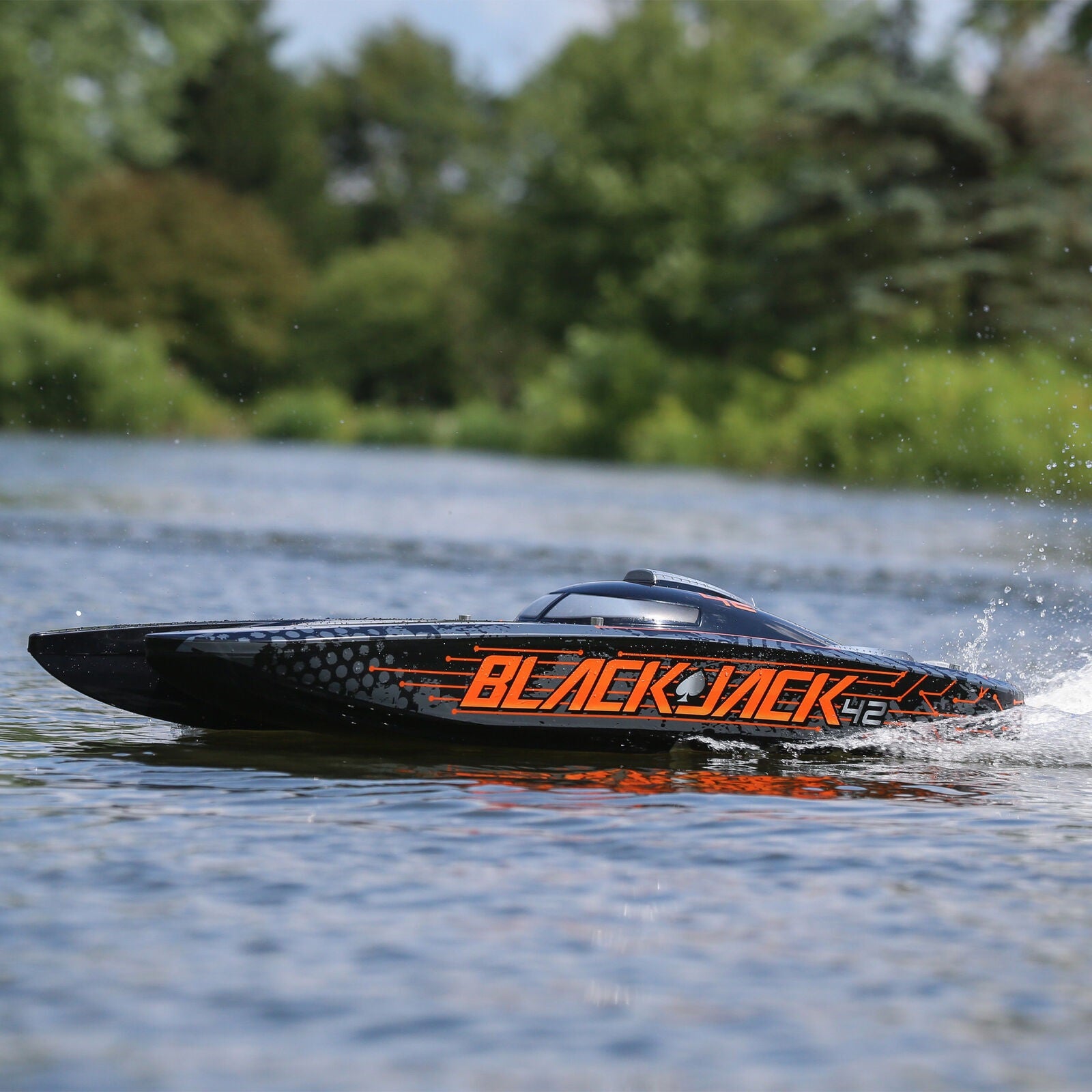 Pro-Boat Blackjack 42″ 8S Brushless Catamaran RTR: Black/Orange
