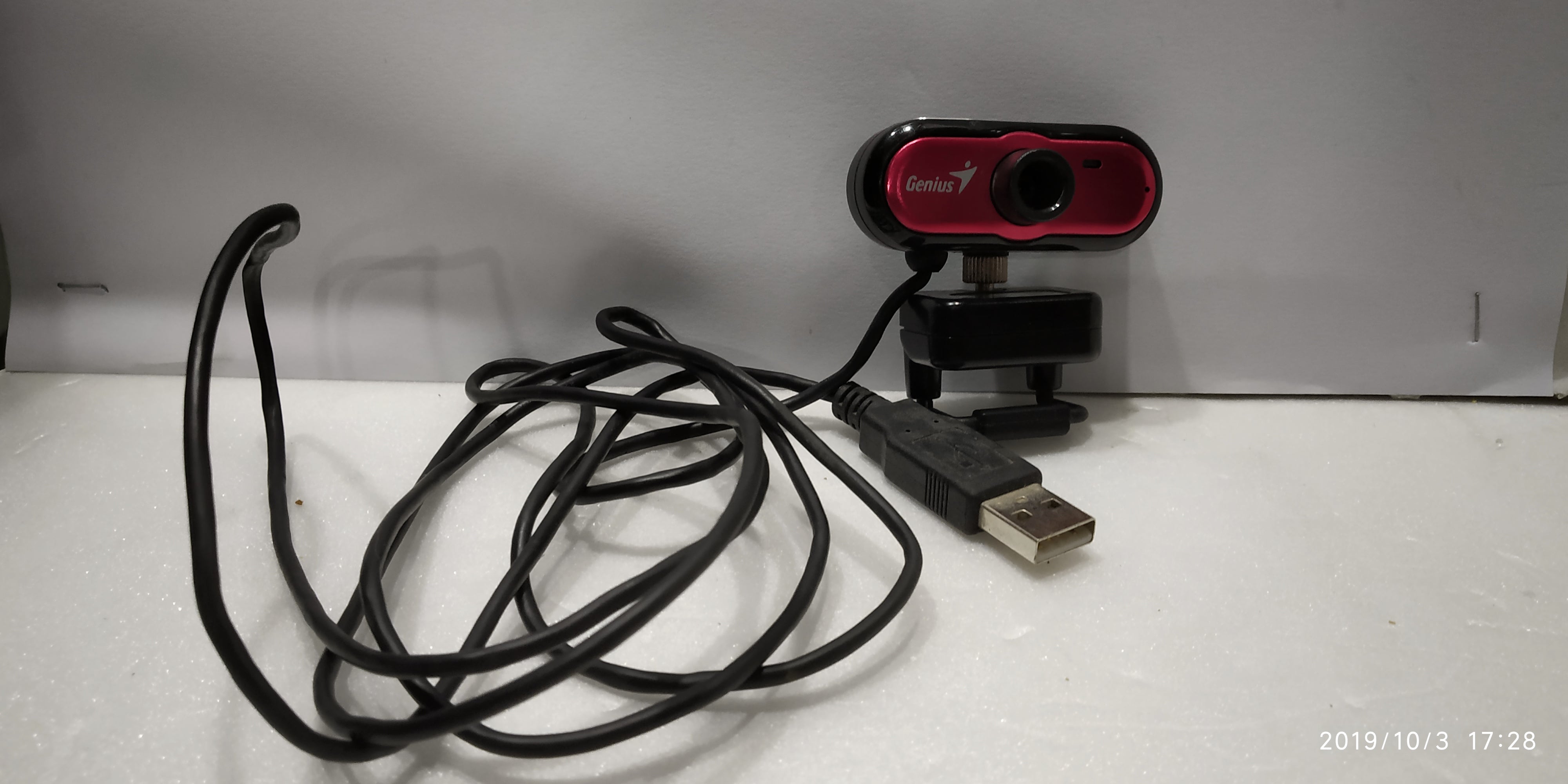 GENIUS USB CAMERA(QUALITY PRE OWNED)