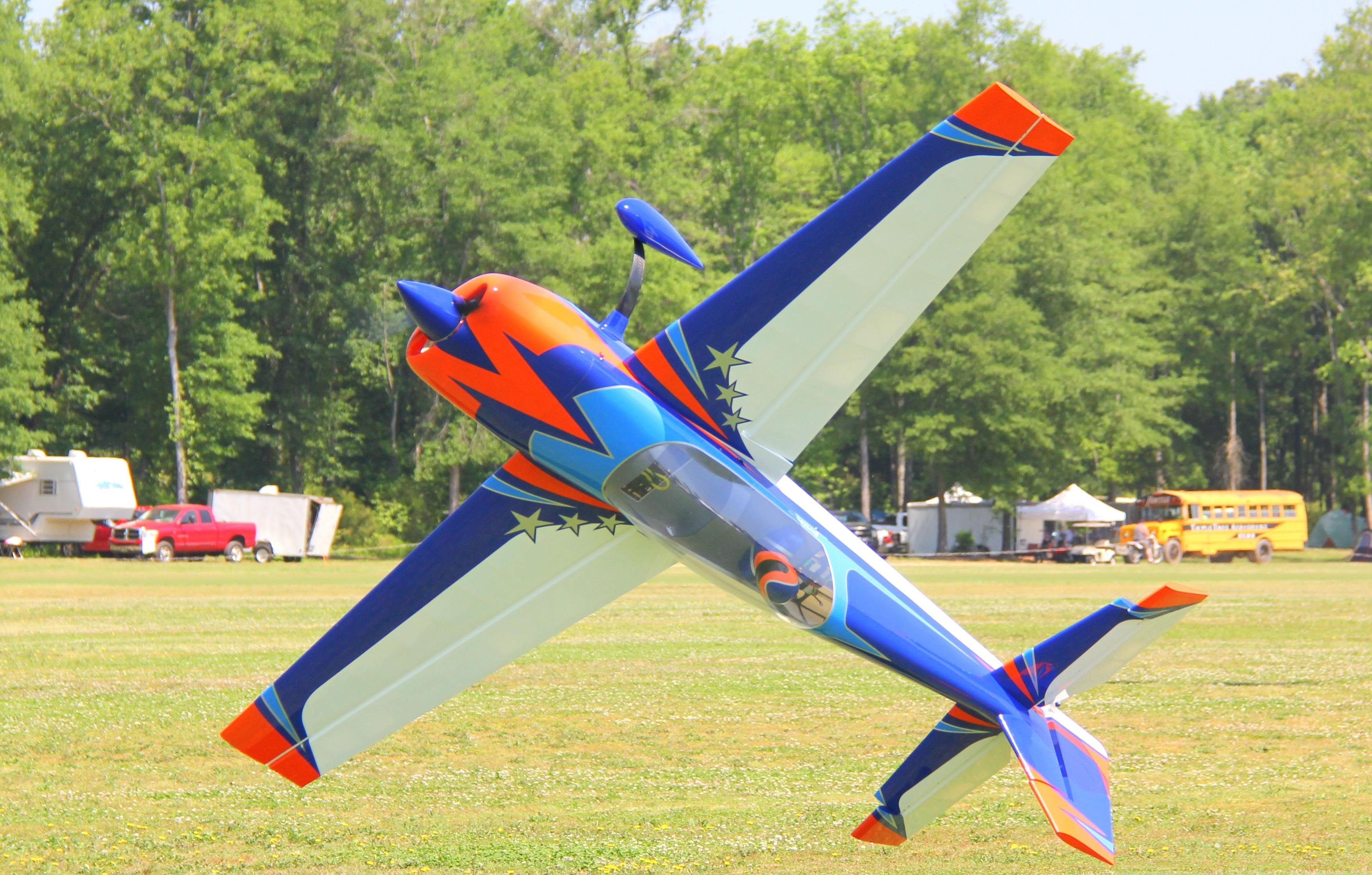 Extreme Flight Extra 300 V2 104" - Orange/Blue