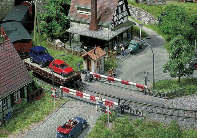 FALLER GUARDED LEVEL CROSSING HO SCALE 120172